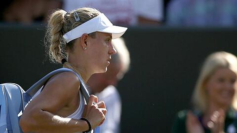 Nix wie weg: Angelique Kerber verlässt nach dem Aus in Wimbledon rasch den Platz.