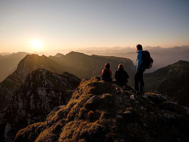 Die Tour auf die Kaiseregg ist ein Klassiker in der Region Fribourg, bei der Wanderer vor allem im Sonnenauf- oder -untergang mit einem atemberaubenden Blick belohnt werden.