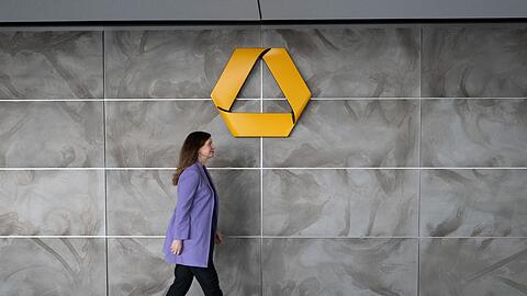 Wollte die Eigenst&auml;ndigkeit der Commerzbank retten und sucht nun das Gespr&auml;ch mit der Gro&szlig;aktion&auml;rin Unicredit f&uuml;r eine gemeinsame L&ouml;sung: Commerzbank-Chefin Bettina Orlopp. (Archivbild)