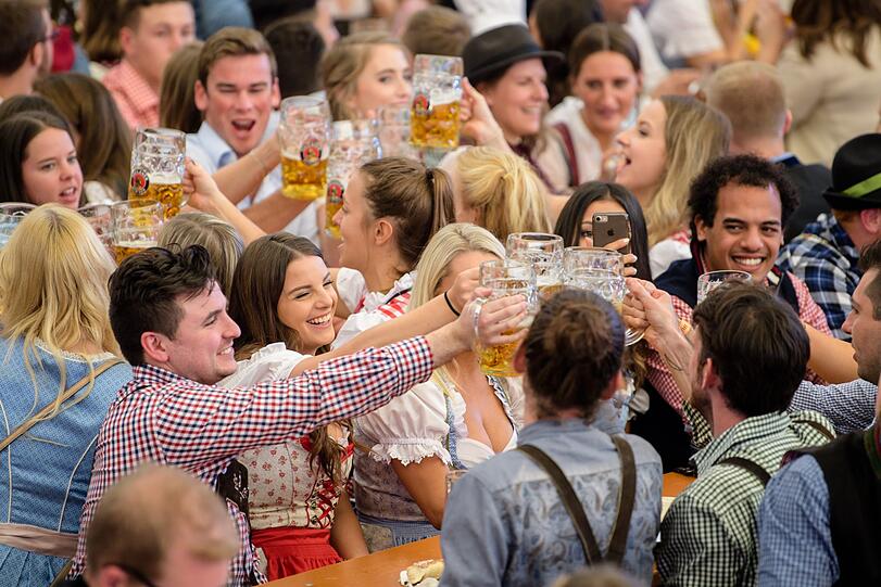 Die schönsten Bilder vom ersten Wiesn-Tag 2019.