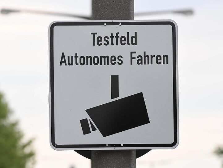 "Testfeld Autonomes Fahren" in Karlsruhe: Volkswagen schwenkt bei der Entwicklung selbstfahrender Autos um.