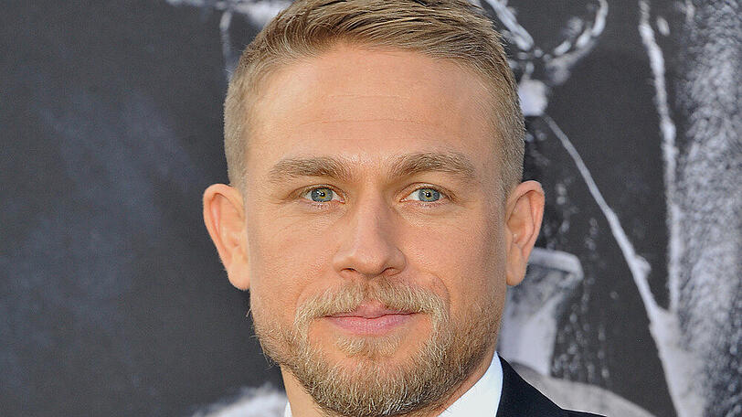 Schauspieler Charlie Hunnam möchte zu Geheimagent 007 werden.
