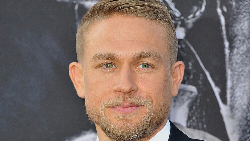 Schauspieler Charlie Hunnam möchte zu Geheimagent 007 werden. Schauspieler Charlie Hunnam möchte zu Geheimagent 007 werden.