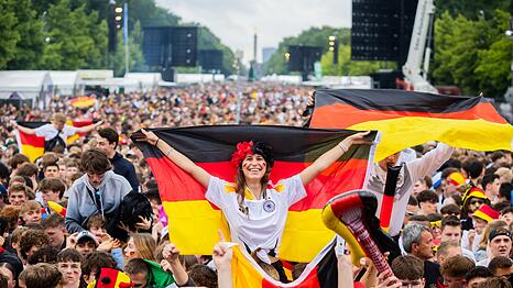 Dem Public Viewing in Deutschland steht auch bei sp&auml;ten WM-Spielen nichts im Wege. (Archivbild)