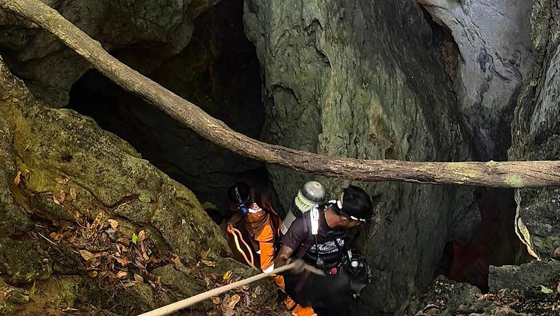 Die Suche in der gefluteten Höhle war extrem schwierig. Die Suche in der gefluteten Höhle war extrem schwierig.