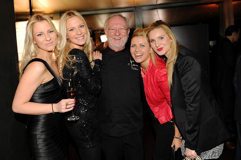 Cheyenne (von l-r) und Valentina Pahde, Otto Koch, Jessica Boers, Laura Sophia Landauer auf der 181 Trüffel-Küchenparty.