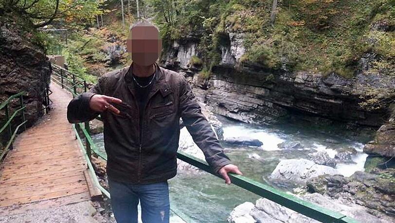 "Ausflug mit den Jungs", steht über diesem Bild, das Matthias M. beim Wandern zeigt. Viele Facebook-Freunde hat Matthias M. nicht. Ein Like bekommt er für diesen Post. "Ausflug mit den Jungs", steht über diesem Bild, das Matthias M. beim Wandern zeigt. Viele Facebook-Freunde hat Matthias M. nicht. Ein Like bekommt er für diesen Post.