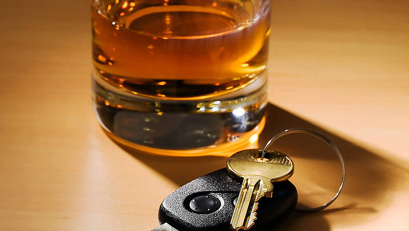 Alkohol im Straßenverkehr ist keine gute Idee. (Symbolbild) Alkohol im Straßenverkehr ist keine gute Idee. (Symbolbild)