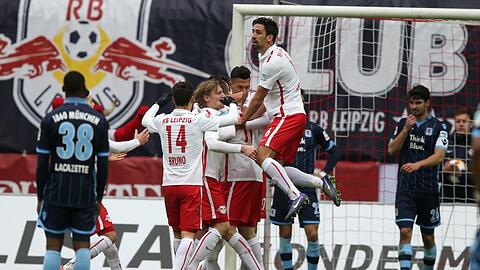 Punktlos, nicht mutlos: Romuald Lacazette, Trainer Benno Möhlmann und Jan Mauersberger nach dem 1:2 der Löwen in Leipzig.