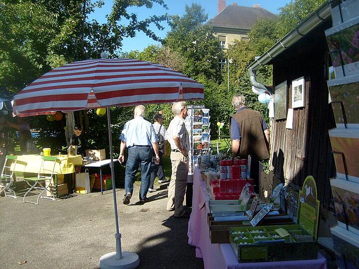 Klein, aber fein: Der Ramersdorfer Hofmarkt.