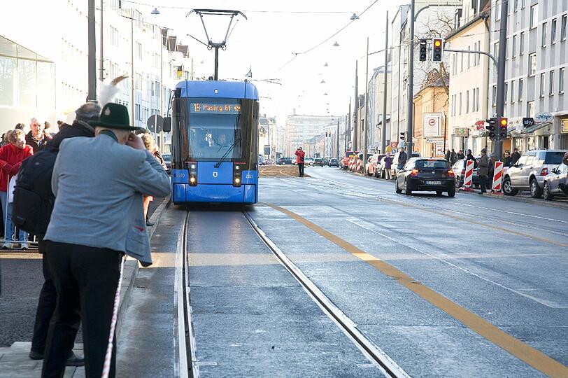 Die Tram fährt jetzt bis Pasing, im öffentlichen Nahverkehr im Münchner Westen sind trotzdem nicht alle Probleme gelöst.