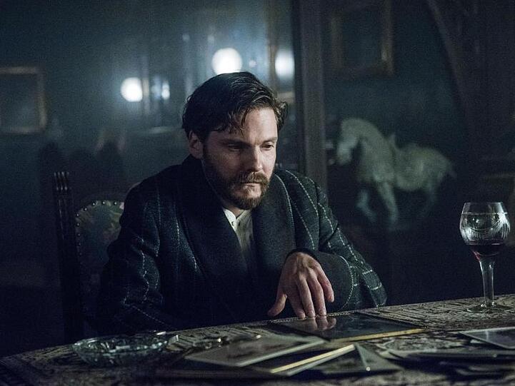 Daniel Brühl soll in "The Alienist" eine Mordserie aufklären.