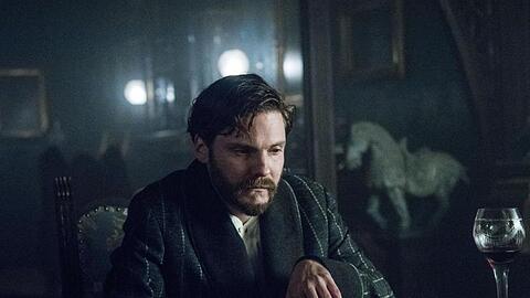 Daniel Brühl soll in "The Alienist" eine Mordserie aufklären.
