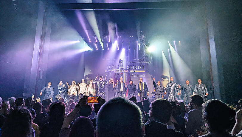 Begeisterter Beifall nach "Jesus Christ Superstar" im Deutschen Theater.