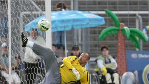 Freut sich auf sein Länderspiel-Comeback: Gabor Kiraly. Freut sich auf sein Länderspiel-Comeback: Gabor Kiraly.