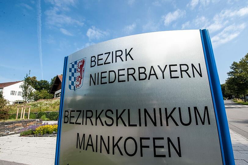 Die Schadenshöhe bezifferte die Polizei auf rund 100.000 Euro.