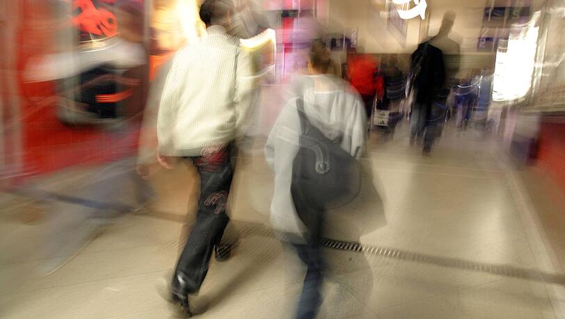 Im Eingangsbereich des Ostbahnhofs greift ein 27-Jähriger eine junge Frau an. Ein Passant geht dazwischen. (Archivbild) Im Eingangsbereich des Ostbahnhofs greift ein 27-Jähriger eine junge Frau an. Ein Passant geht dazwischen. (Archivbild)