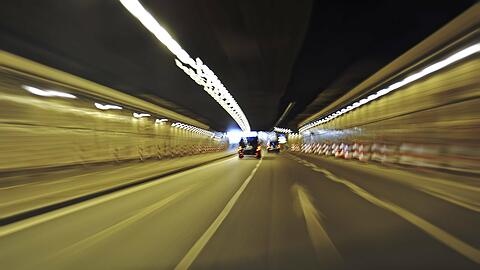 Erneut gibt es Streit zwischen der SPD und den Grünen: Diesmal geht es um die Tunnelbau-Pläne im Münchner Norden. (Symbolbild)