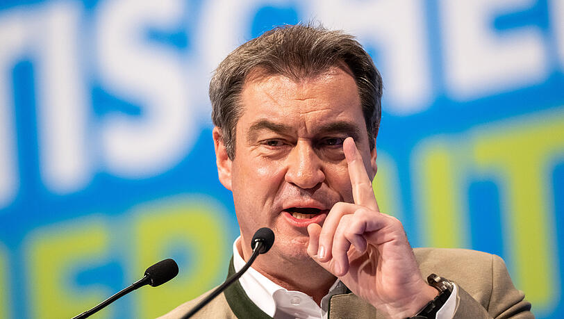 Der bayerische Ministerpräsident Markus Söder bei seiner Rede in der Dreiländerhalle in Passau.