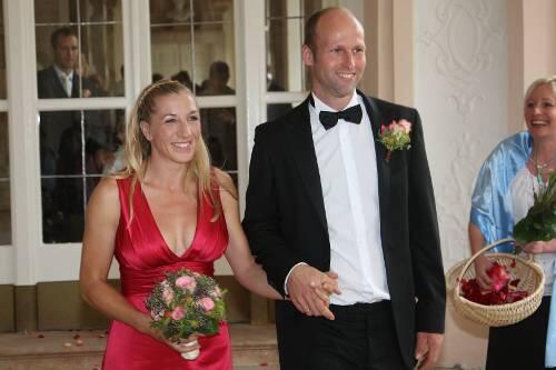 Glückliche Brautleute: Anni Friesinger und Ids Postma.