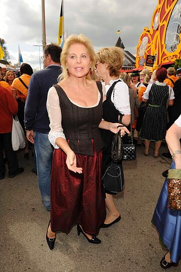 Alessandra Pocher, Claudia Effenberg und Co: Video: Promiandrang auf der Damenwiesn - Oktoberfest - Abendzeitung München