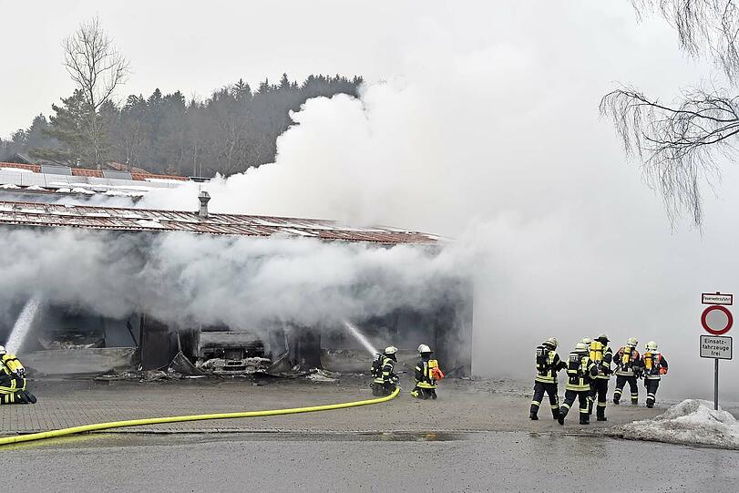 Die Bilder vom Feuerwehreinsatz nach der Explosion in Bad Wiessee.