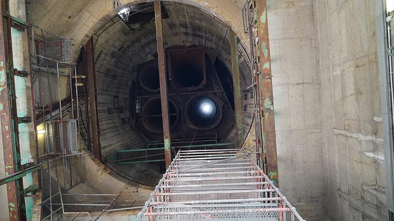 Das Licht am Ende des Tunnels lässt nur erahnen, wie hoch es hinauf geht.