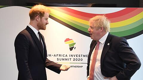 Prinz Harry und Boris Johnson bei der Veranstaltung, bei der im Januar 2020 ihr Gespräch stattgefunden haben soll.