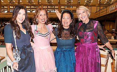 Belladonnas in der Bräurosl ( v. l. ): Alexandra Polzin, Lola Paltinger, Michaela Aschberger und Barbara Klein. Belladonnas in der Bräurosl ( v. l. ): Alexandra Polzin, Lola Paltinger, Michaela Aschberger und Barbara Klein.