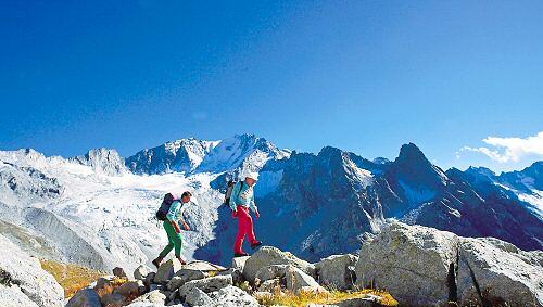 Viele Auswanderer wollen nur über die Alpen in die Schweiz Viele Auswanderer wollen nur über die Alpen in die Schweiz