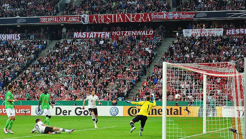 Ein typisches Müller-Tor: Das 3:1 gegen Hannover 96. Ein typisches Müller-Tor: Das 3:1 gegen Hannover 96.