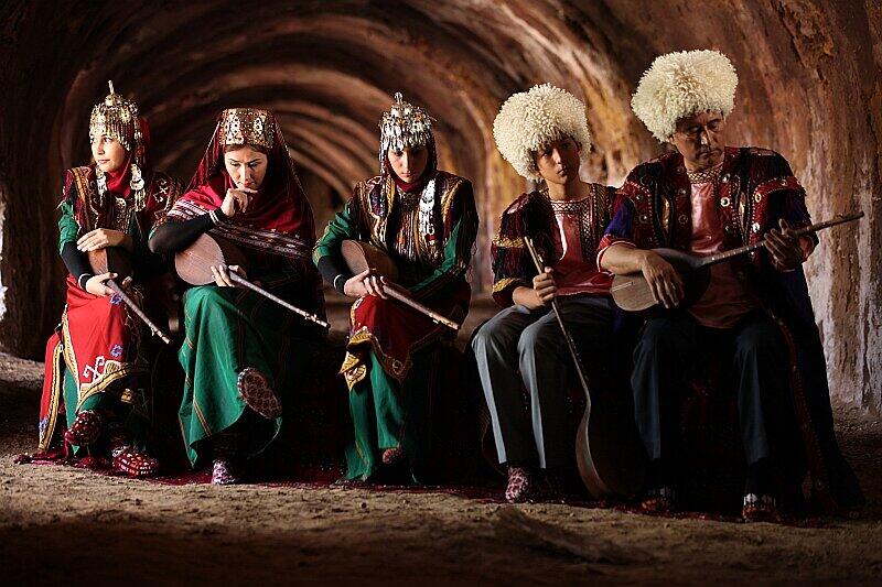 Eine turkmenische Musikgruppe.