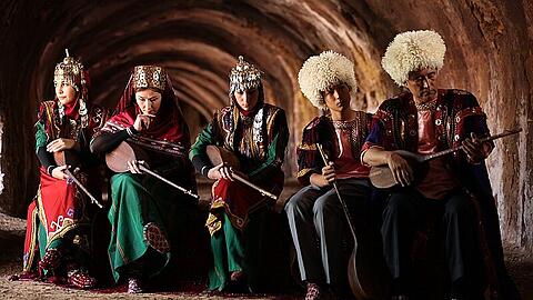 Eine turkmenische Musikgruppe.