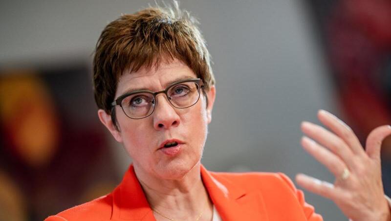 Laut Verteidigungsministerin Annegret Kramp-Karrenbauer beeinträchtigt die Situation in Syrien die Sicherheitsinteressen Europas und Deutschlands massiv.