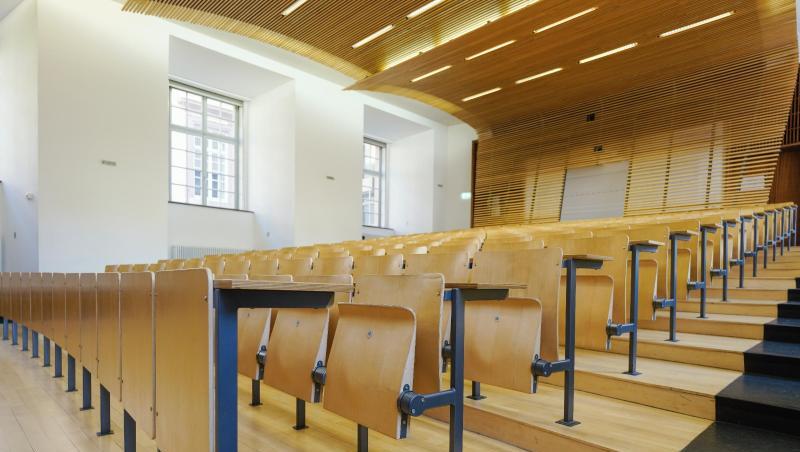 Leere Sitzreihen stehen in einem Hörsaal der Universität. Foto: Uwe Anspach/dpa/Archivbild Leere Sitzreihen stehen in einem Hörsaal der Universität. Foto: Uwe Anspach/dpa/Archivbild
