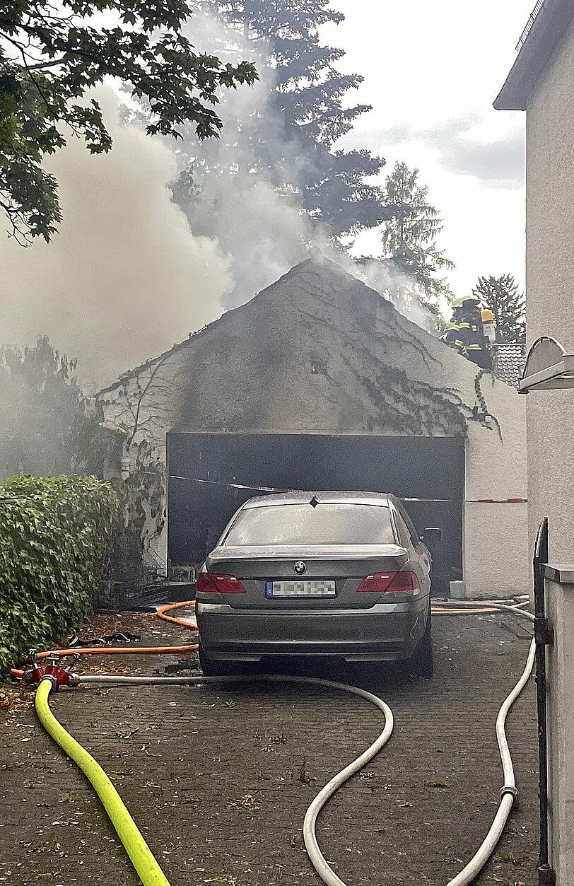 Zum zweiten Mal ausgerückt: Mehrere Trupps waren dann für rund drei Stunden im Einsatz. Zum zweiten Mal ausgerückt: Mehrere Trupps waren dann für rund drei Stunden im Einsatz.