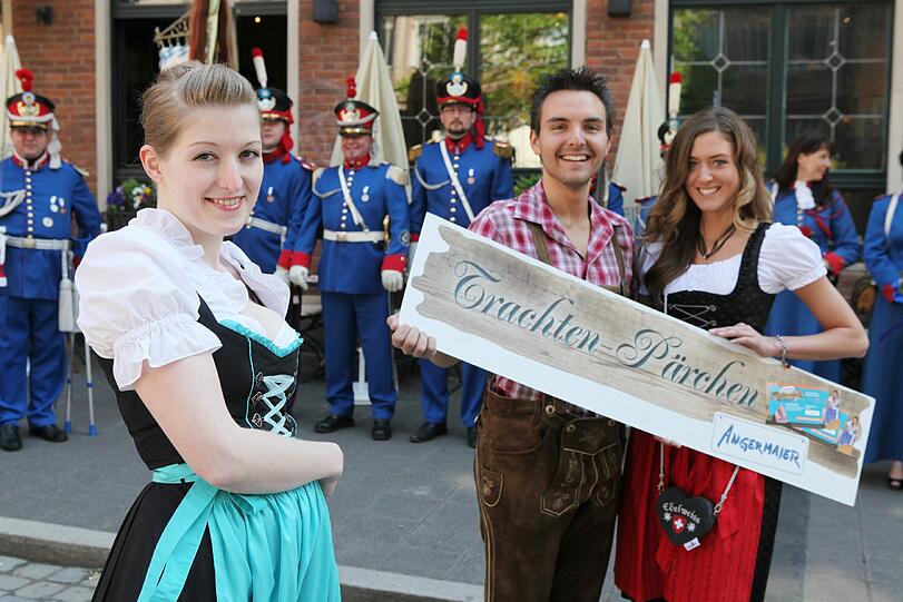 Heiß auf die Trachten-Nacht: Eva Fuehrer (25) aus Nürnberg, Daniela Kögler (25) aus Nürnberg und Andreas Heiduck (22) aus Erlangen.