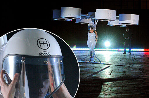 Lady Gaga und das fliegende Kleid "Volantis": Bei der Release-Party zu "Artpop" ist die Pop-Diva abgehoben. Die Bilder.