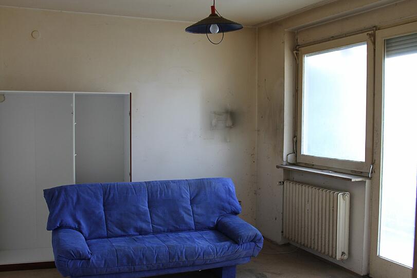 Die Stadt will das Haus in der Müllerstraße 6 abreißen und neu bauen. Die pfiffigen Aktionisten von Gold Grund haben jetzt in einer Guerilla-Aktion eine Wohnung in dem Haus renoviert. Die Bilder.