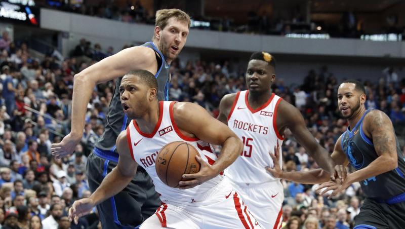 Eric Gordon (2.v.l.) entwischt von den Houston Rockets Dirk Nowitzki (l). Eric Gordon (2.v.l.) entwischt von den Houston Rockets Dirk Nowitzki (l).