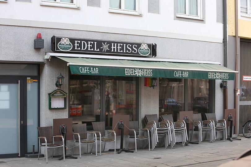 Gemütliche Schwulen-Kneipe mit rustikaler Einrichtung: das "Edelheiß"