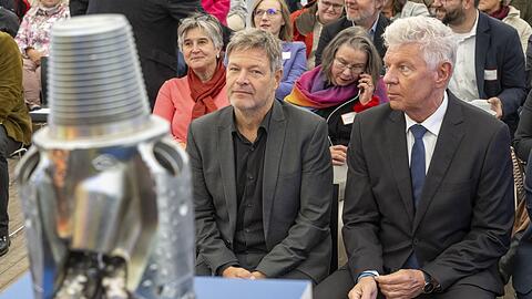 Noch nicht im Bundestagswahlkampf, aber schon mit ernster Miene: Robert Habeck (l.) und Dieter Reiter vor einigen Wochen bei einem Termin in München.