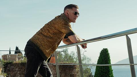 Harry (Tom Hardy) hat in der zweiten Staffel von "MobLand" wieder alle H&auml;nde voll zu tun.