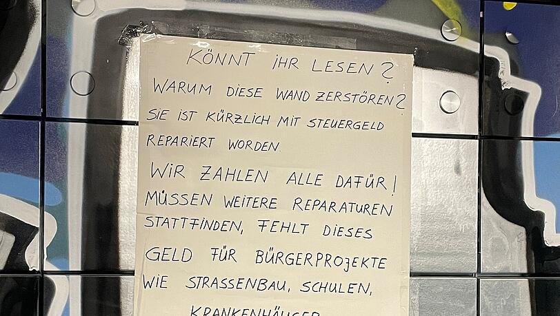 Dieser "Wutbrief" wurde in die Unterf&uuml;hrung Otkerstra&szlig;e/Tegernseer Landstra&szlig;e geklebt.