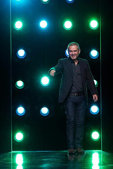 Der libanesische Designer Elie Saab am Ende der Show