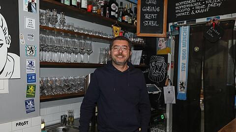 Der Gastronom Gianluca Massa bietet in seiner Giesinger Bar besondere Biere an und kocht dort auch - neapolitanisch.