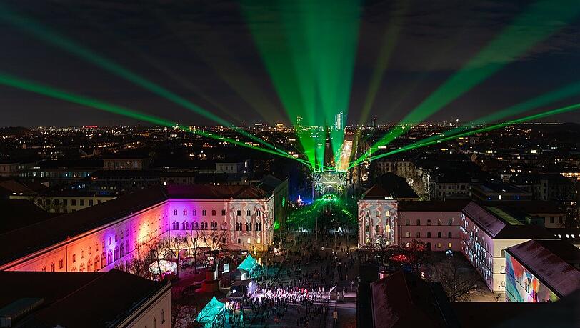 Insbesondere die Lichtshow zu Mitternacht auf der Silvestermeile sorgte im Nachgang f&uuml;r viel Kritik. Viele Besucher zeigten sich davon entt&auml;uscht.