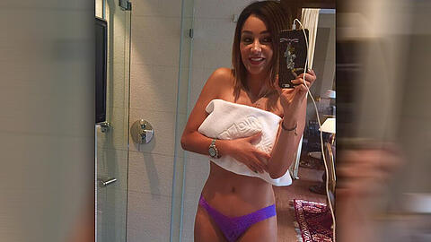 So sexy sieht Verona Pooth nach dem Duschen aus. Grund genug für ein Selfie aus dem Badezimmer.