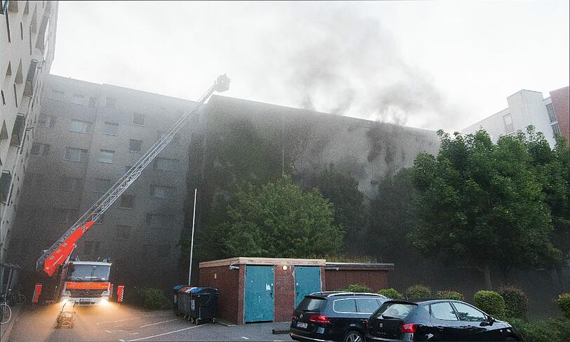 Bei einer Explosion in einem ehemaligen Bunker in Hamburg wurden 21 Menschen verletzt. Die Bilder.