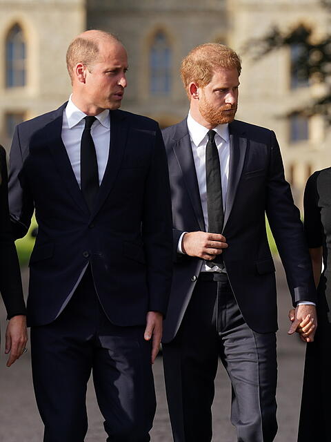 Die "Fab Four" weilen bald alle wieder in England. Ob Kate (li.) und William (2.v.li.) sich dar&uuml;ber freuen, ist jedoch fraglich.